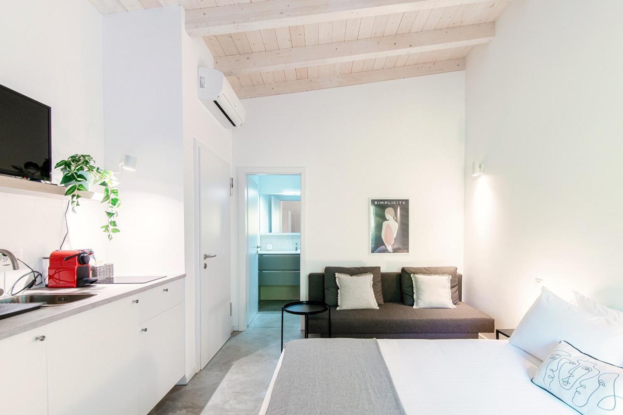 Le Betulle Studios By Quokka 360 - Studio Apartments By The Origlio Lake エクステリア 写真