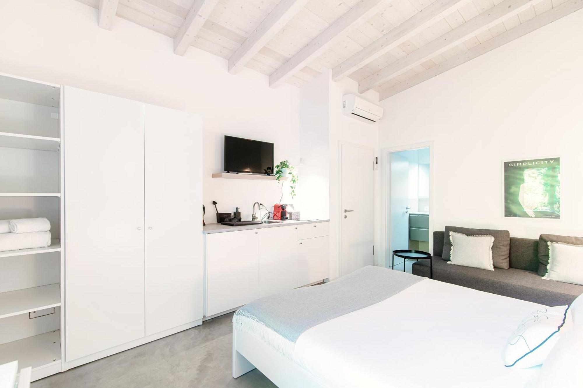 Le Betulle Studios By Quokka 360 - Studio Apartments By The Origlio Lake エクステリア 写真