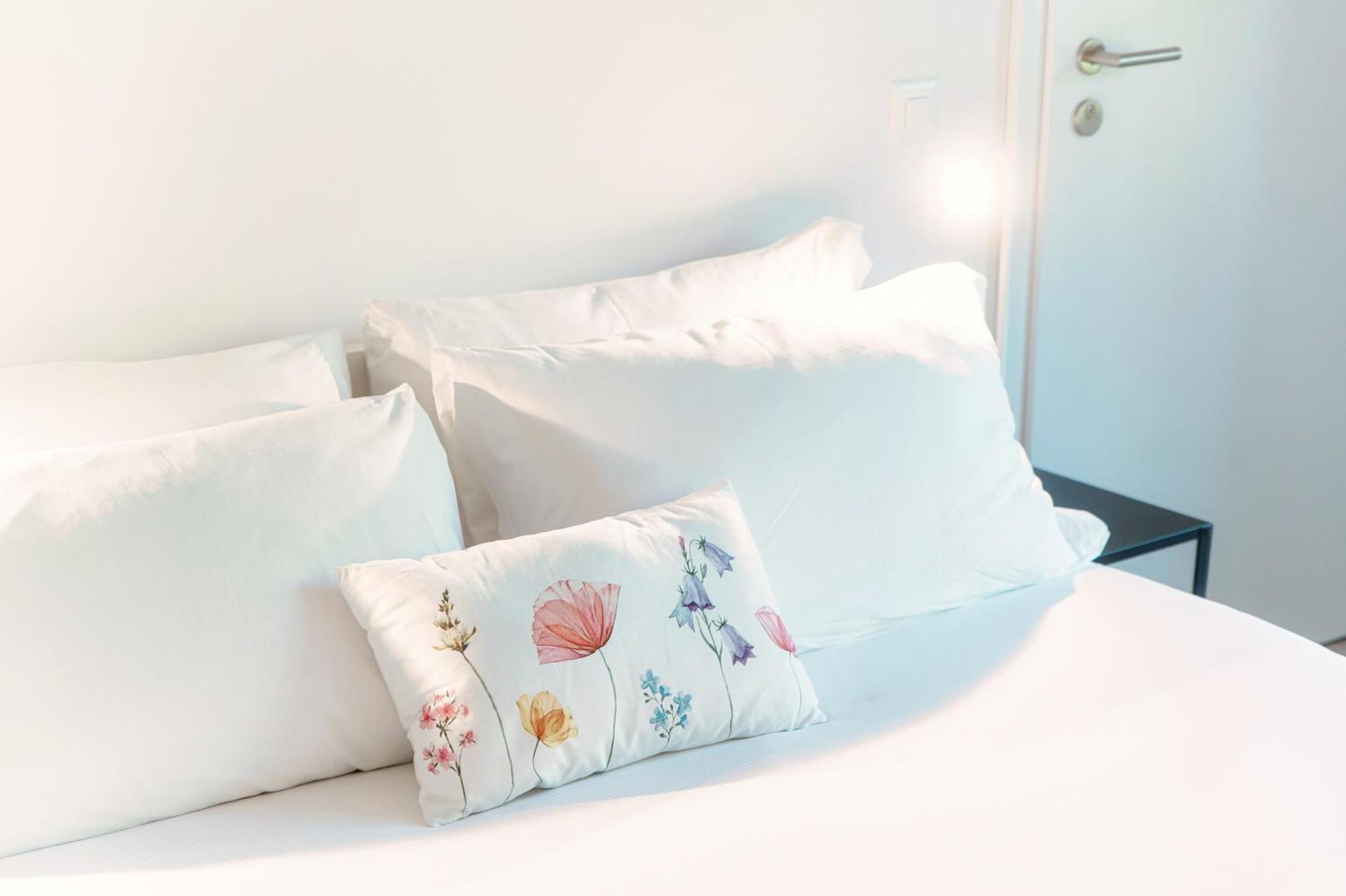 Le Betulle Studios By Quokka 360 - Studio Apartments By The Origlio Lake エクステリア 写真